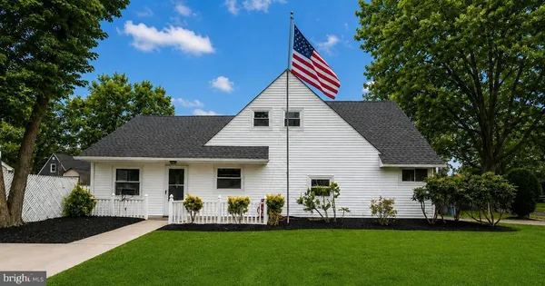 $479,900 | 43 Northpark Drive, Levittown, PA 19054