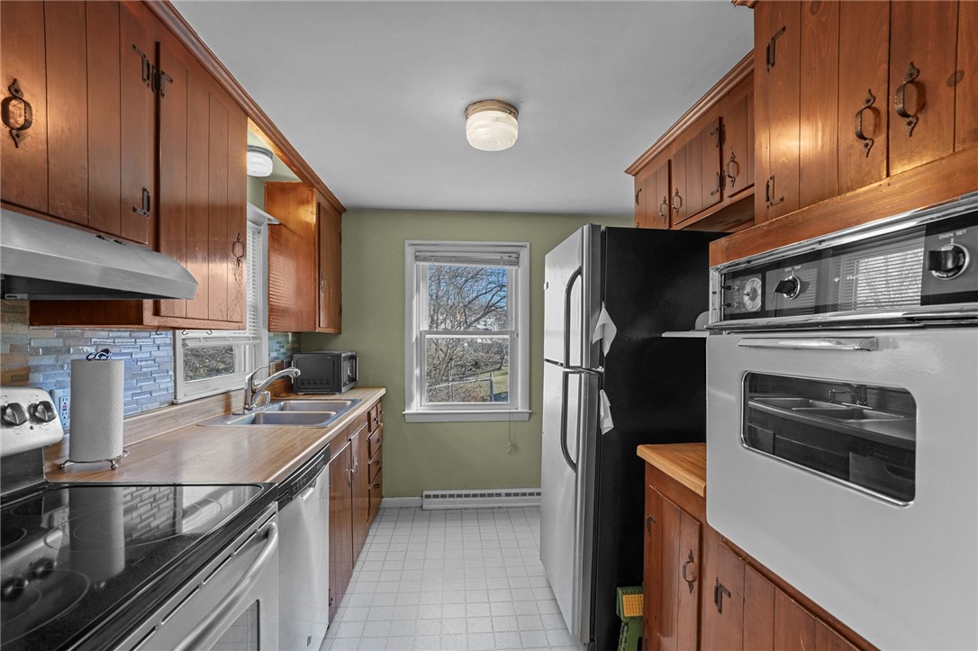 1 Lamb Road Warwick, RI 02818 - Photo 9 of 33