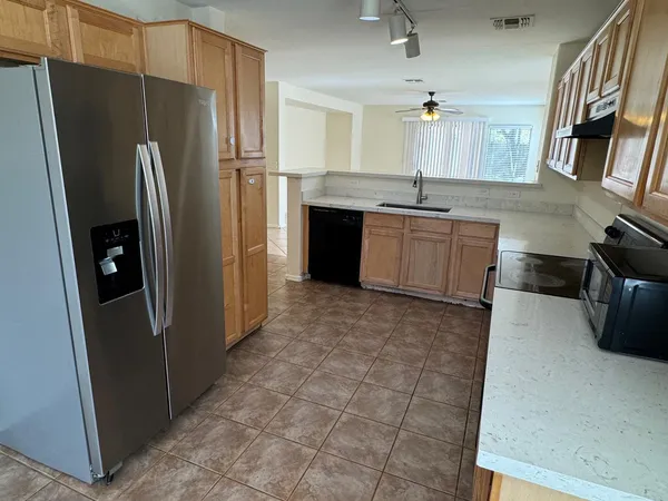 $1,995 | 1522 West Lynne Avenue, Phoenix, AZ 85041