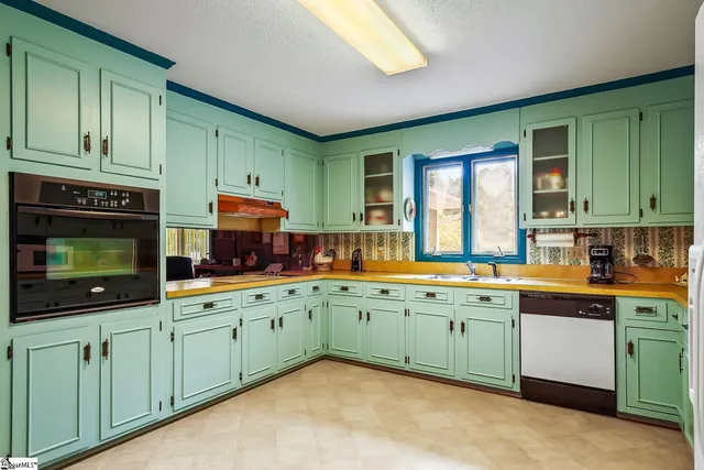 $354,000 | 208 Williamsburg Road, Anderson, SC 29621