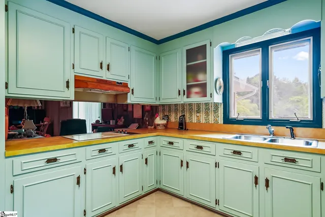 $354,000 | 208 Williamsburg Road, Anderson, SC 29621