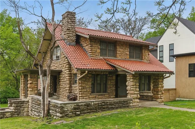 $689,950 | 5334 Oak Street, Kansas City, MO 64112