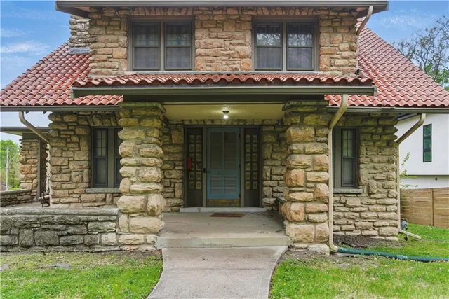 $689,950 | 5334 Oak Street, Kansas City, MO 64112