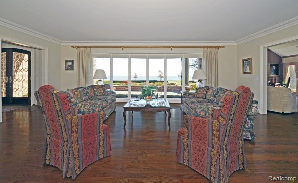 579 Lake Shore Road Grosse Pointe, MI 48236 - Photo 6 of 84 6.jpg