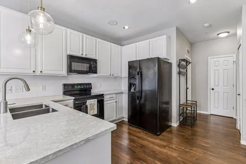 $319,900 | 5035 Garland Lane, Unit 5035E, Plymouth, MN 55446