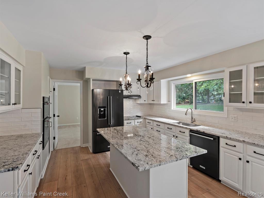 319 Lake Forest Road Rochester Hills, MI 48309 - Photo 8 of 42