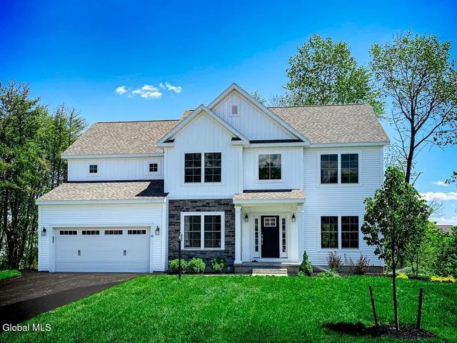 $769,900 | 14 Stone Crk Drive, East Greenbush, NY 12144