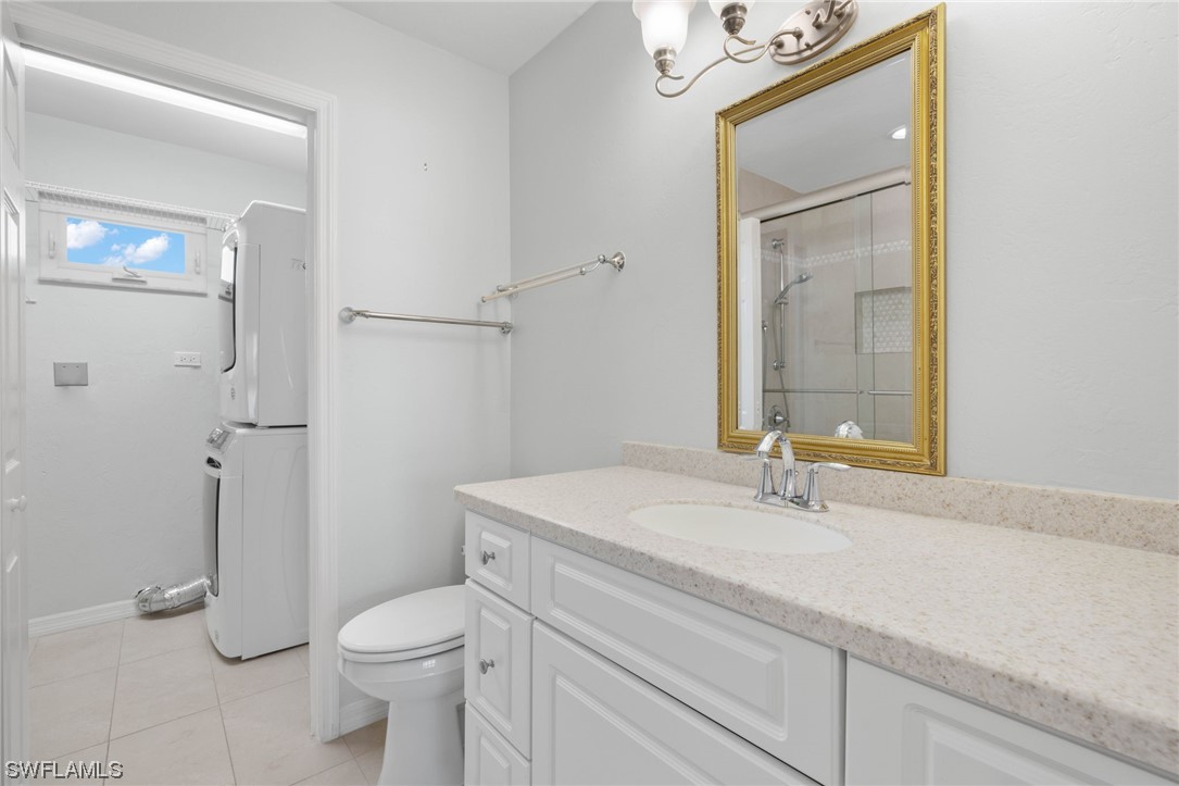 657 Rabbit Road Sanibel, FL 33957 - Photo 26 of 37 a bathroom with a sink vanity mirror and toilet
