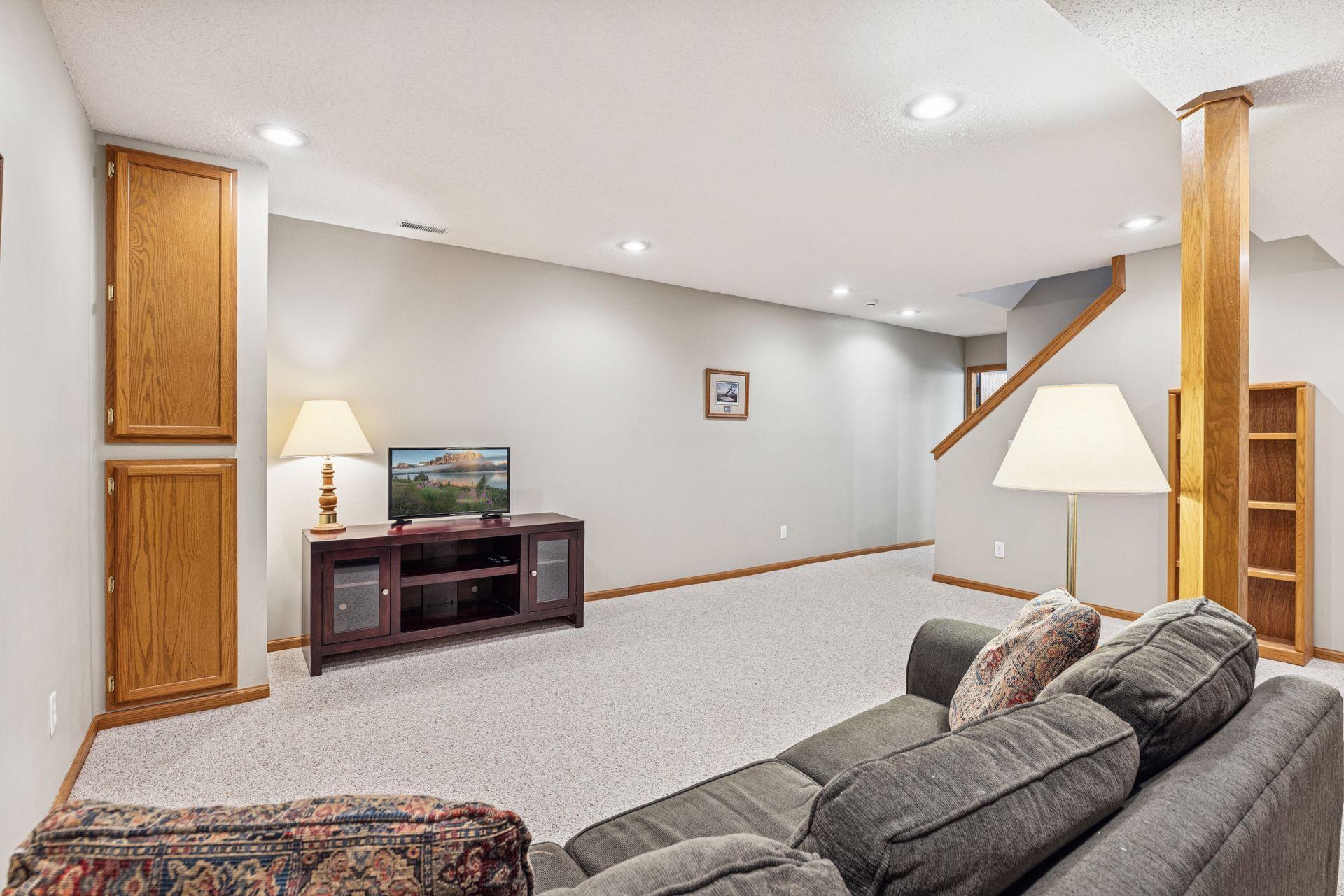 7746 Newbury Road Woodbury, MN 55125 - Photo 30 of 46