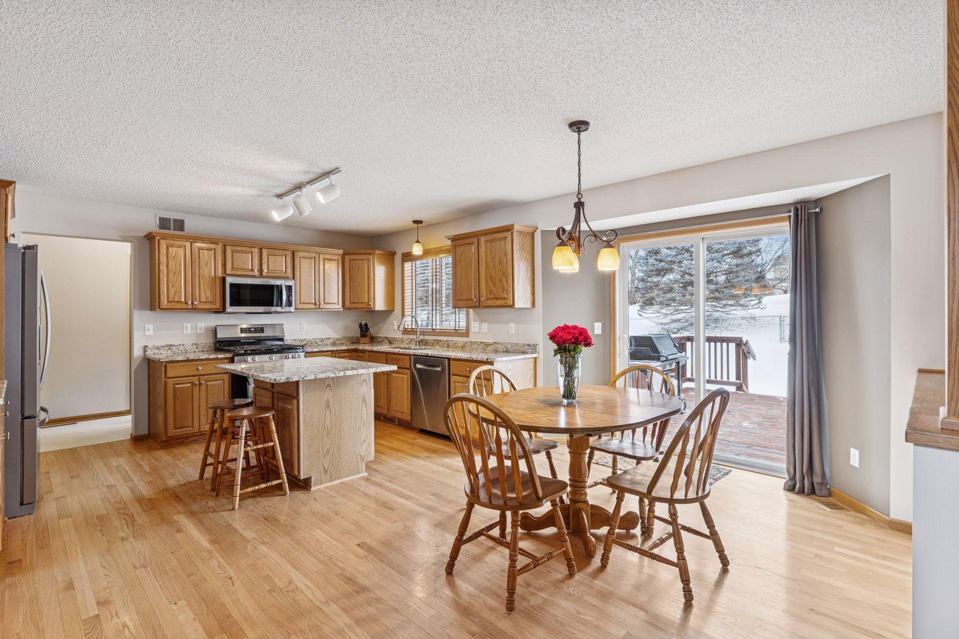 7746 Newbury Road Woodbury, MN 55125 - Photo 9 of 46