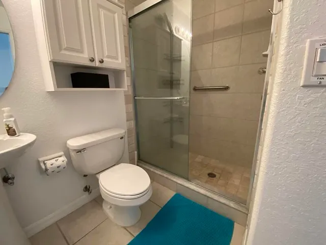 a bathroom with a toilet and a shower