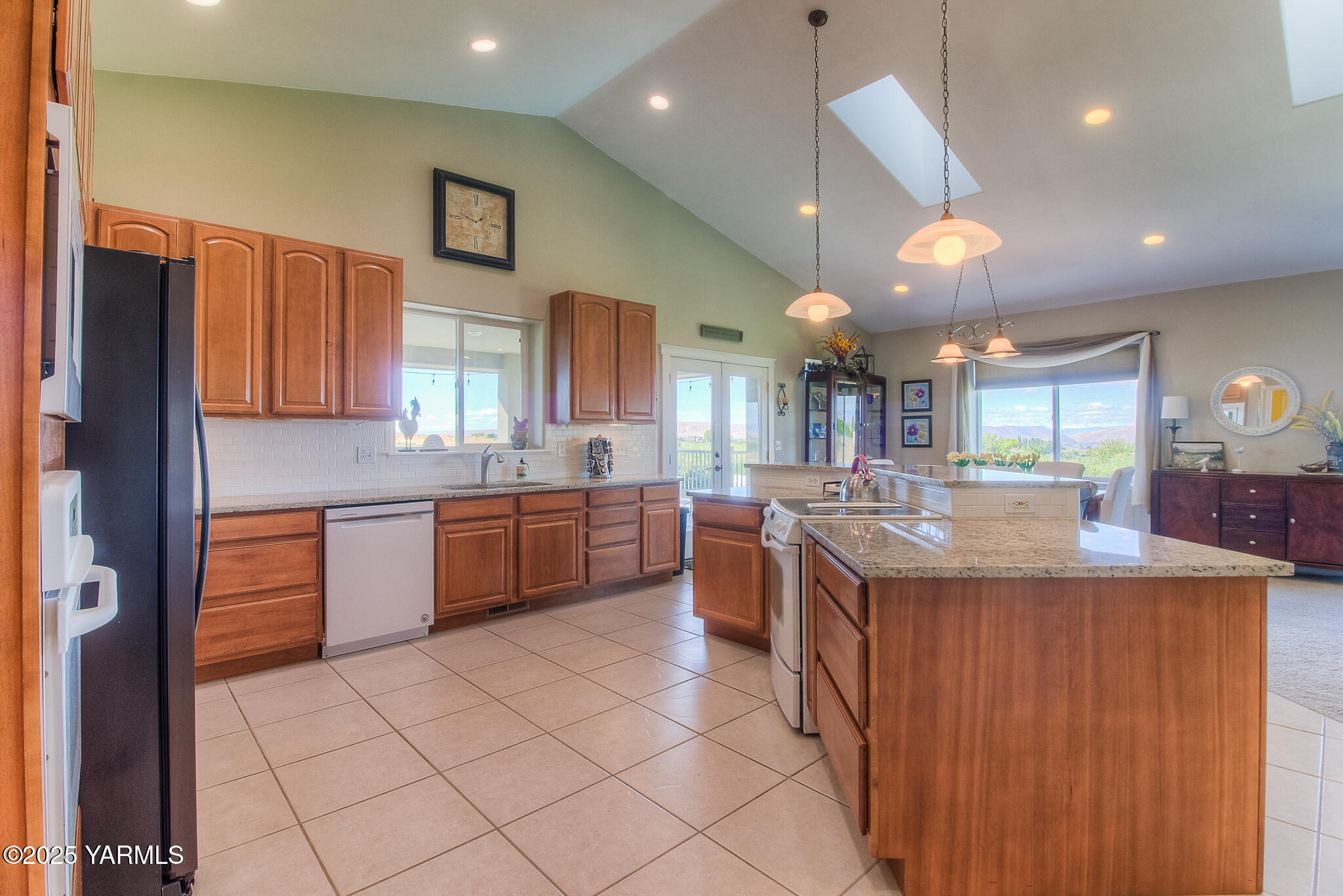 9806 Bittner Road Yakima, WA 98901 - Photo 16 of 53 Kitchen