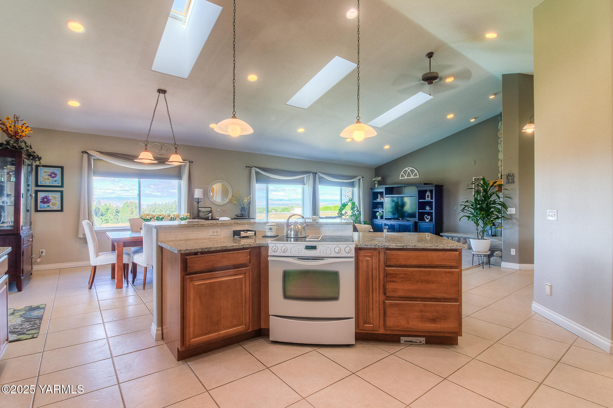 9806 Bittner Road Yakima, WA 98901 - Photo 17 of 53 Kitchen