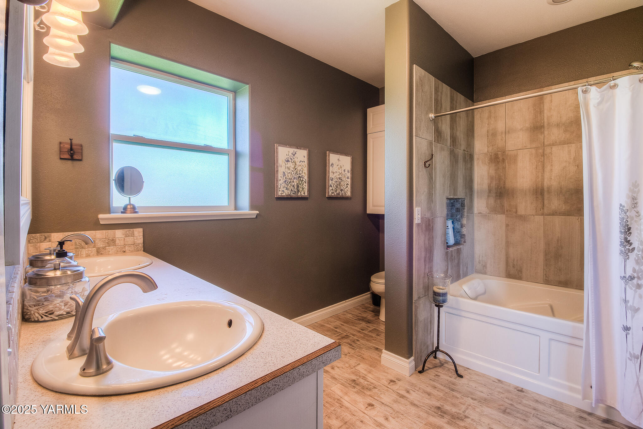 9806 Bittner Road Yakima, WA 98901 - Photo 24 of 53 Primary Bathroom