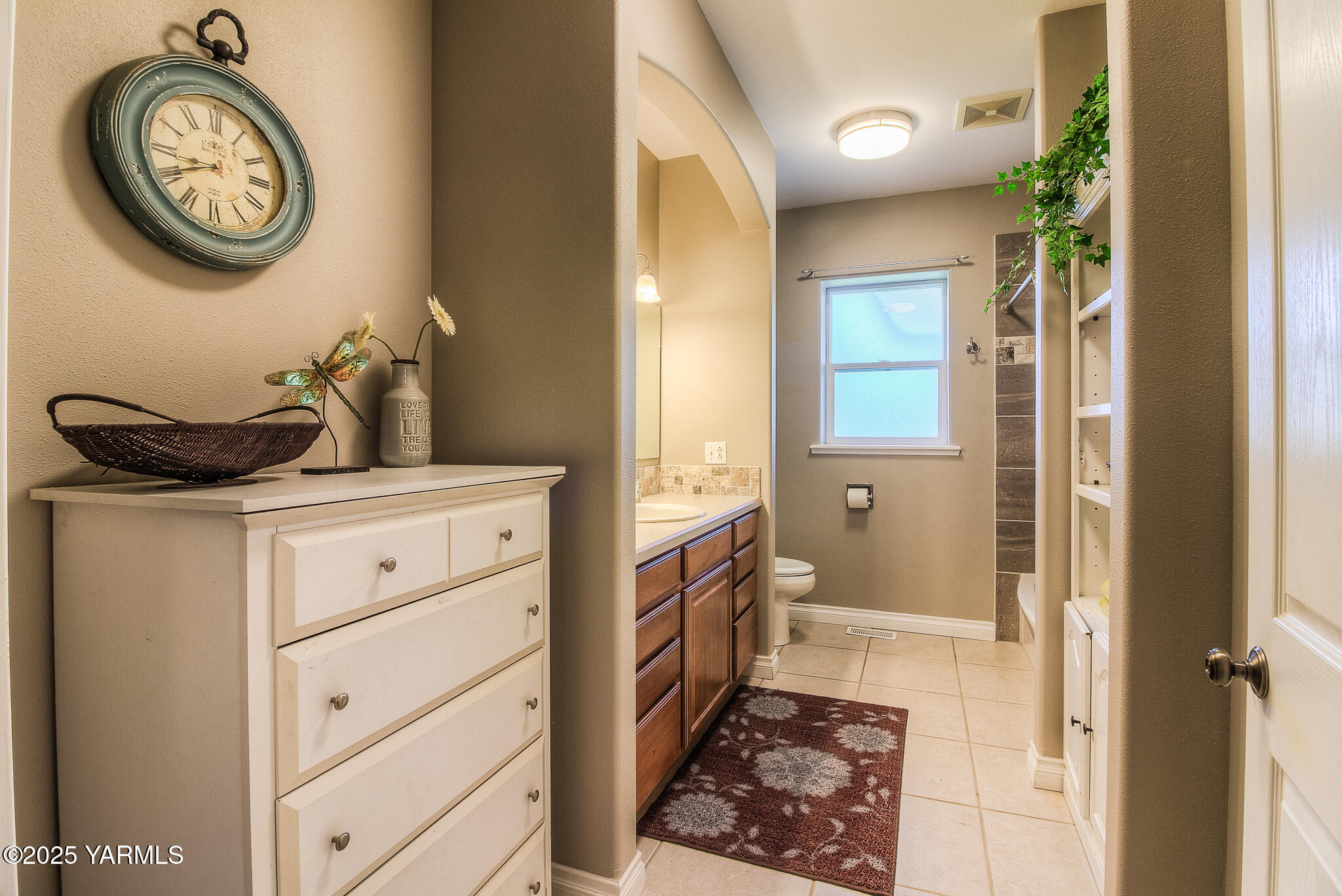 9806 Bittner Road Yakima, WA 98901 - Photo 26 of 53 Main Level Bathroom