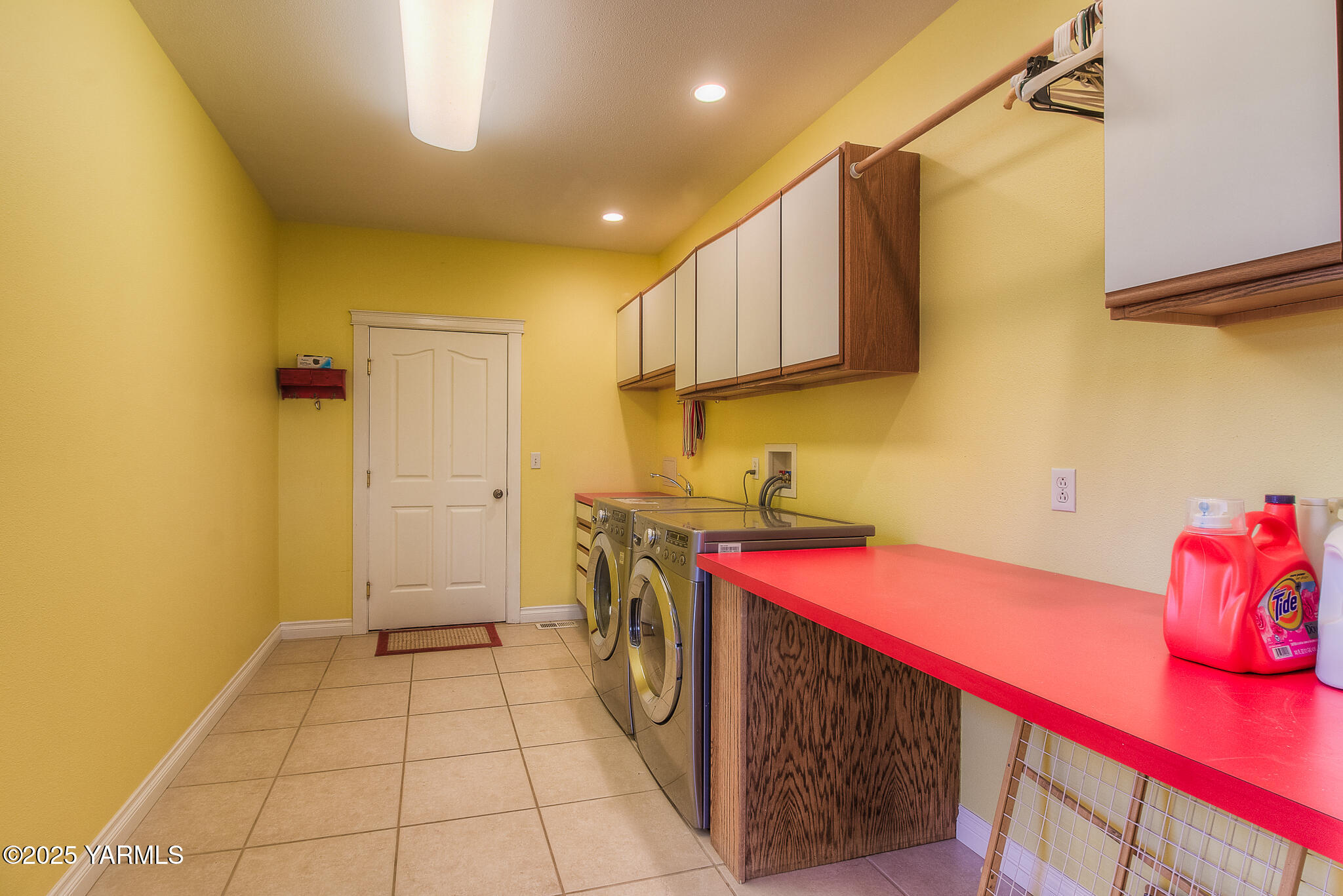 9806 Bittner Road Yakima, WA 98901 - Photo 33 of 53 Mudroom Laundry