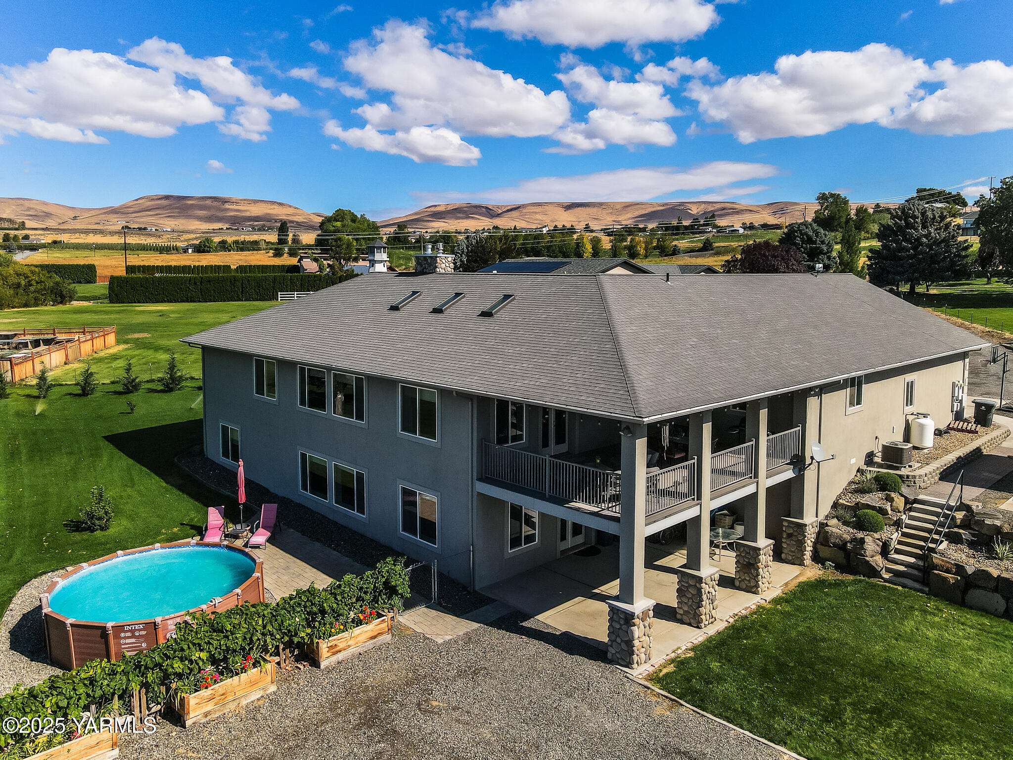 9806 Bittner Road Yakima, WA 98901 - Photo 4 of 53 Westside of Home