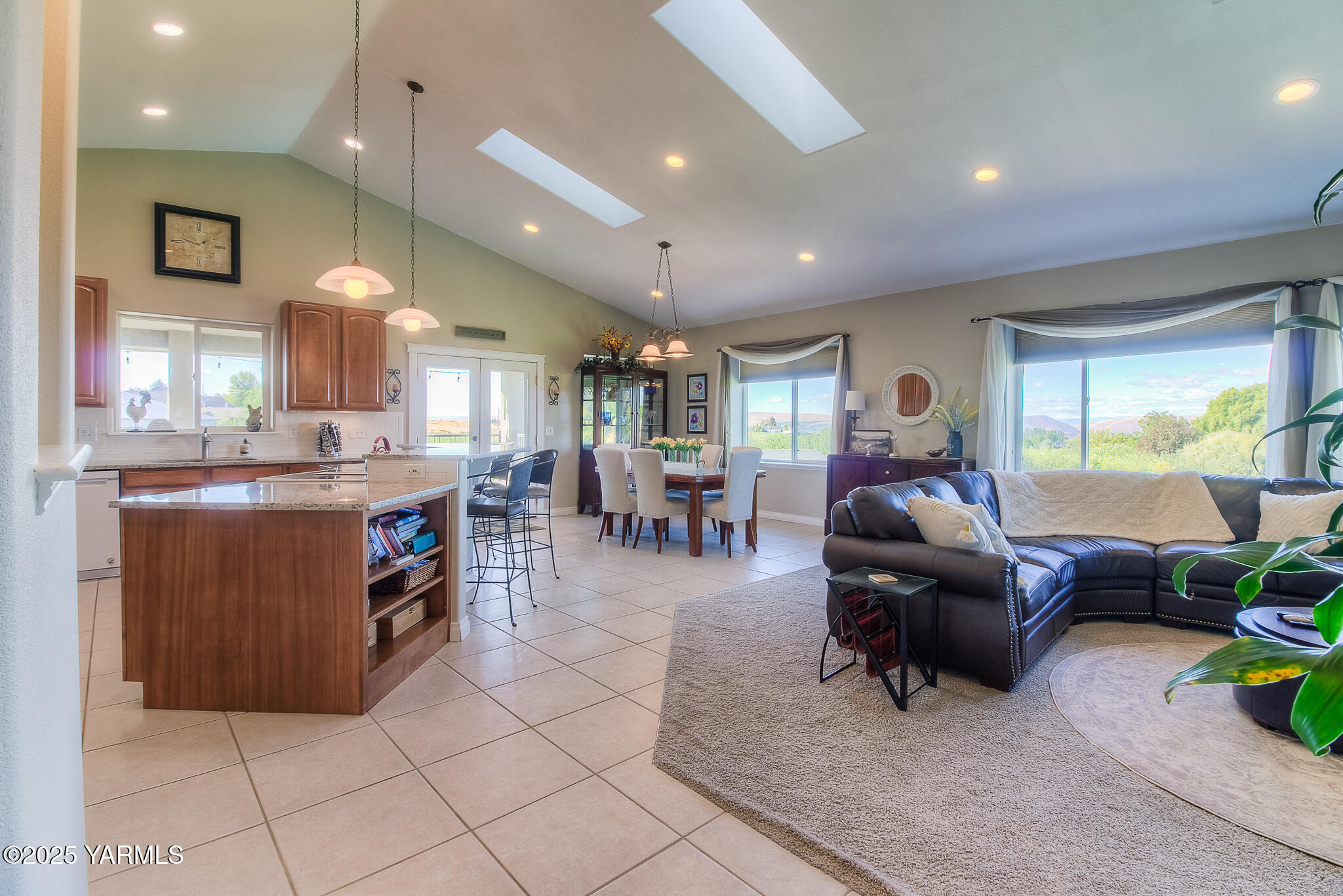 9806 Bittner Road Yakima, WA 98901 - Photo 7 of 53 Great Room