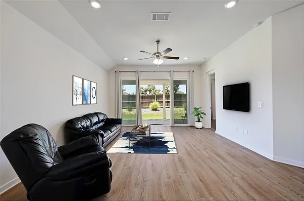 $2,250 | 2133 Alamar Walk, Leander, TX 78641