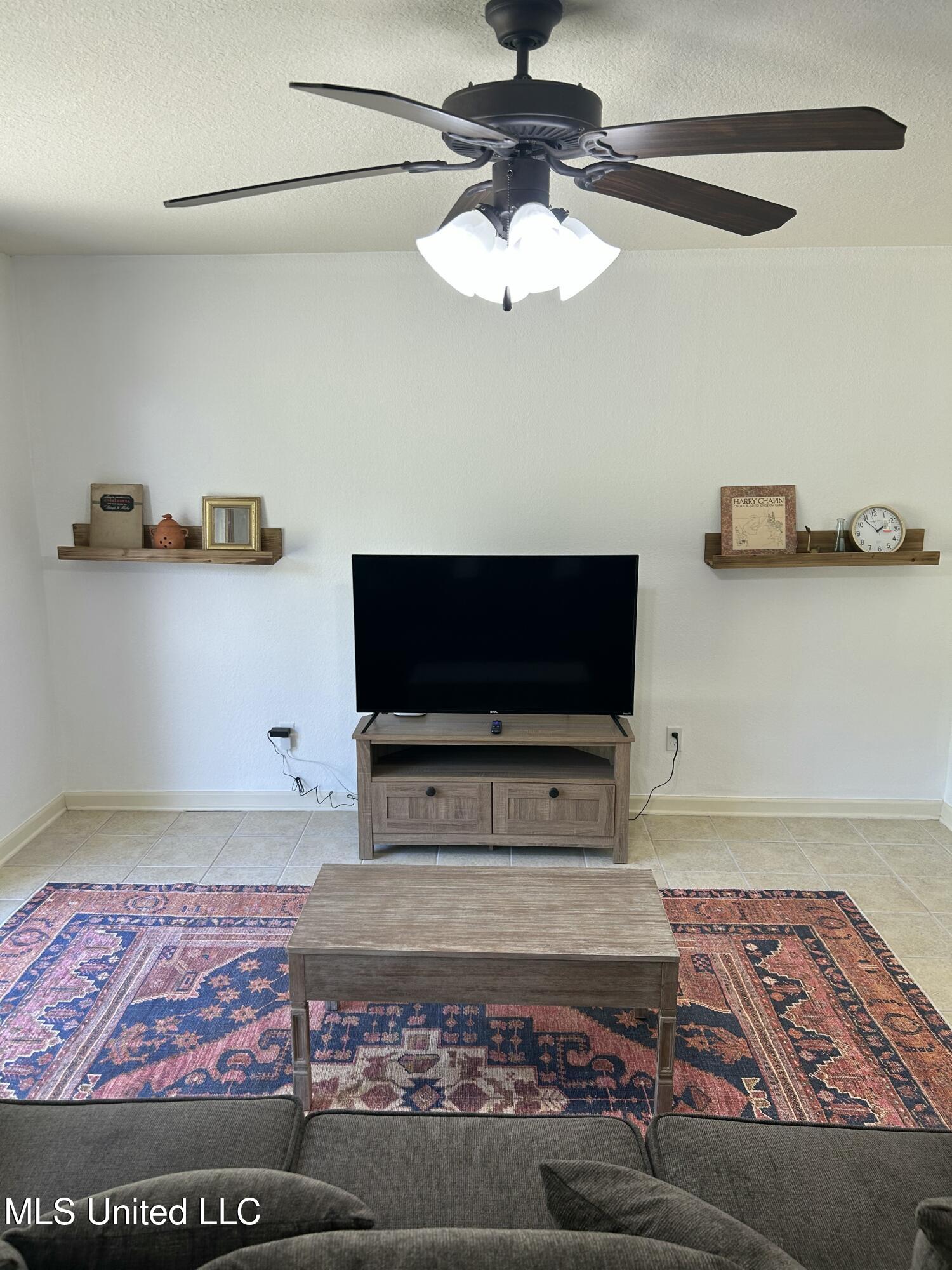 3230 Cumberland Road, Unit 10 Ocean Springs, MS 39564 - Photo 8 of 18 living room 2 unit 10