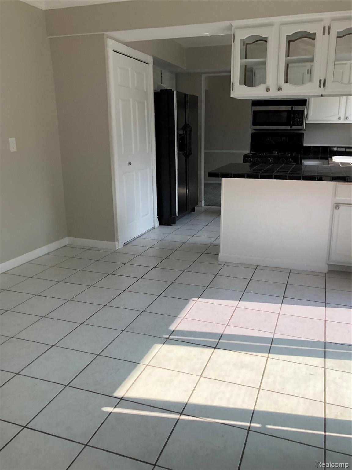 42425 Hanford Road Canton, MI 48187 - Photo 7 of 22 7BreakfastKitchen.jpg