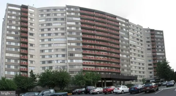 $1,700 | 5340 Holmes Run Parkway, Unit 709, Alexandria, VA 22304