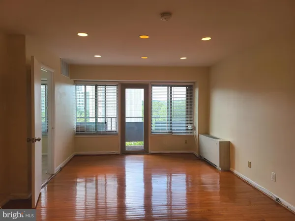 $1,700 | 5340 Holmes Run Parkway, Unit 709, Alexandria, VA 22304