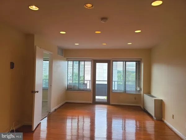 $1,700 | 5340 Holmes Run Parkway, Unit 709, Alexandria, VA 22304