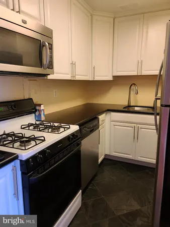$1,700 | 5340 Holmes Run Parkway, Unit 709, Alexandria, VA 22304