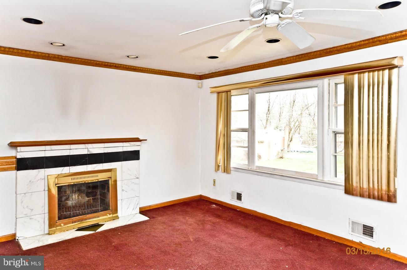 2911 Kingsway Road Fort Washington, MD 20744 - Photo 4 of 28 Living Room
