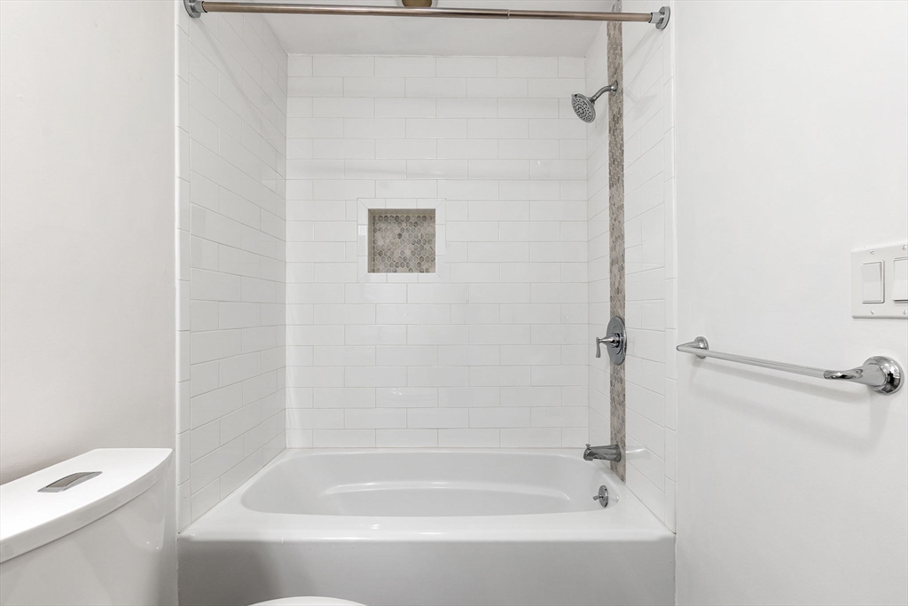 85 Bridge Street, Unit 4 Salem, MA 01970 - Photo 15 of 31 a bathroom with a bathtub