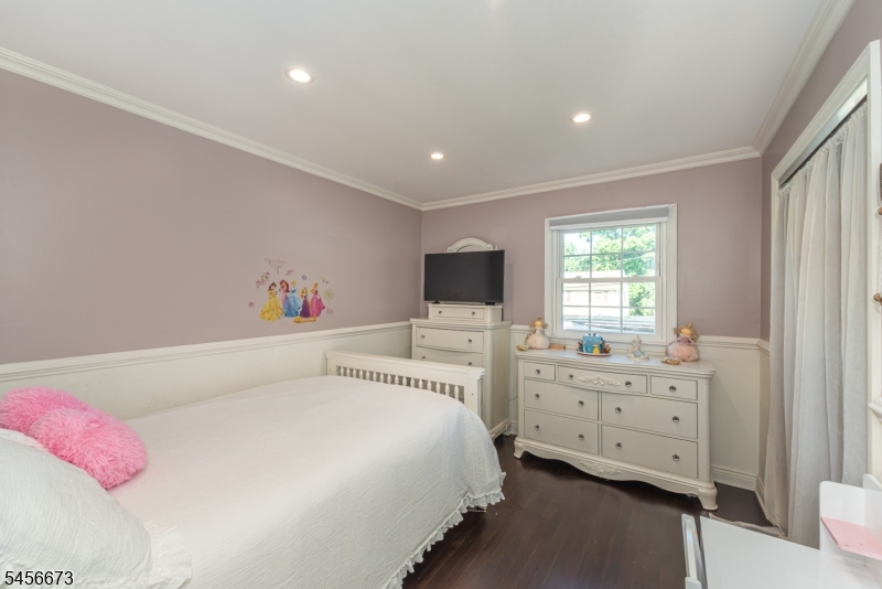 11 Martha Road Roseland, NJ 07068 - Photo 20 of 47 Gallery Image 20