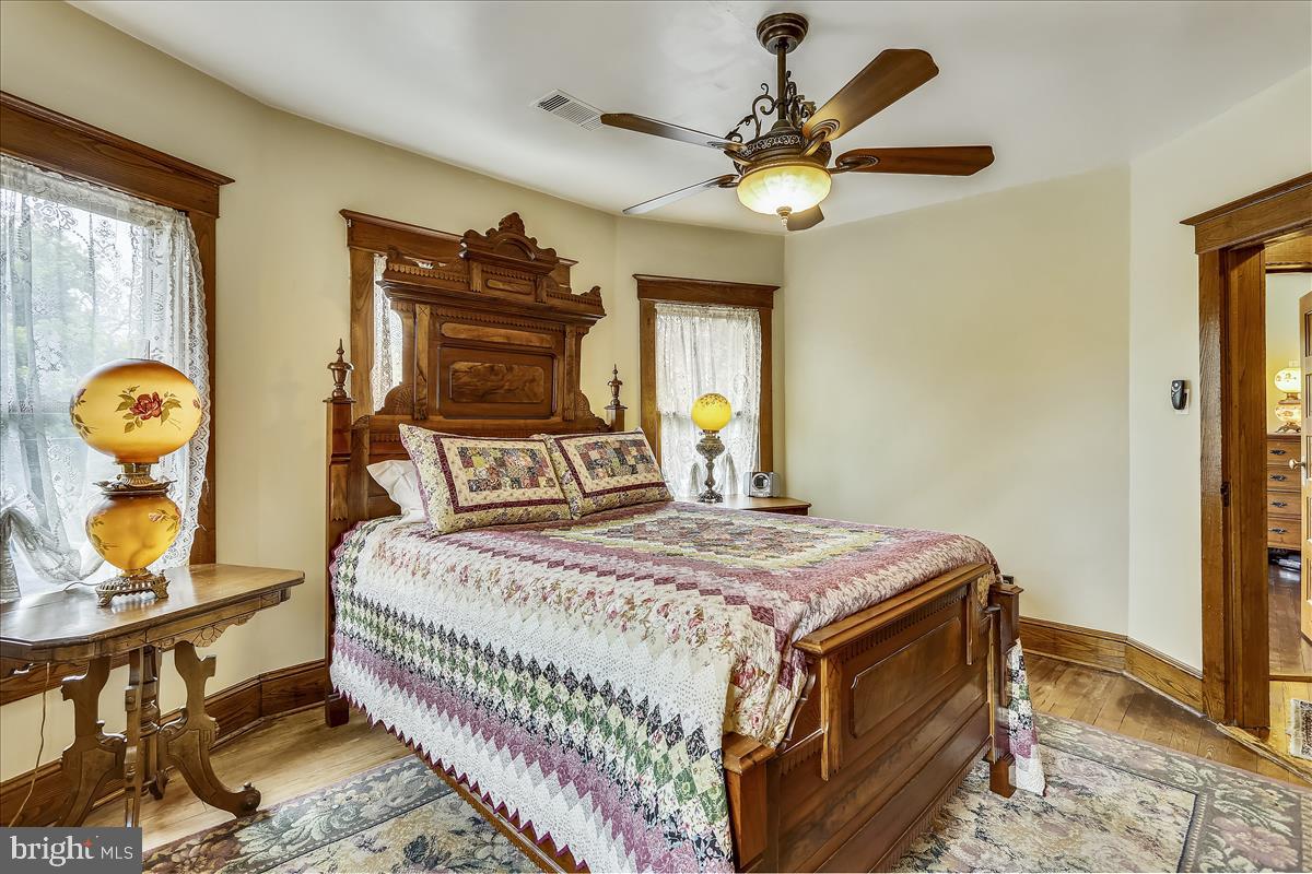 22138 Dickerson Road Dickerson, MD 20842 - Photo 22 of 58 LOOK at the detailed woodwork!