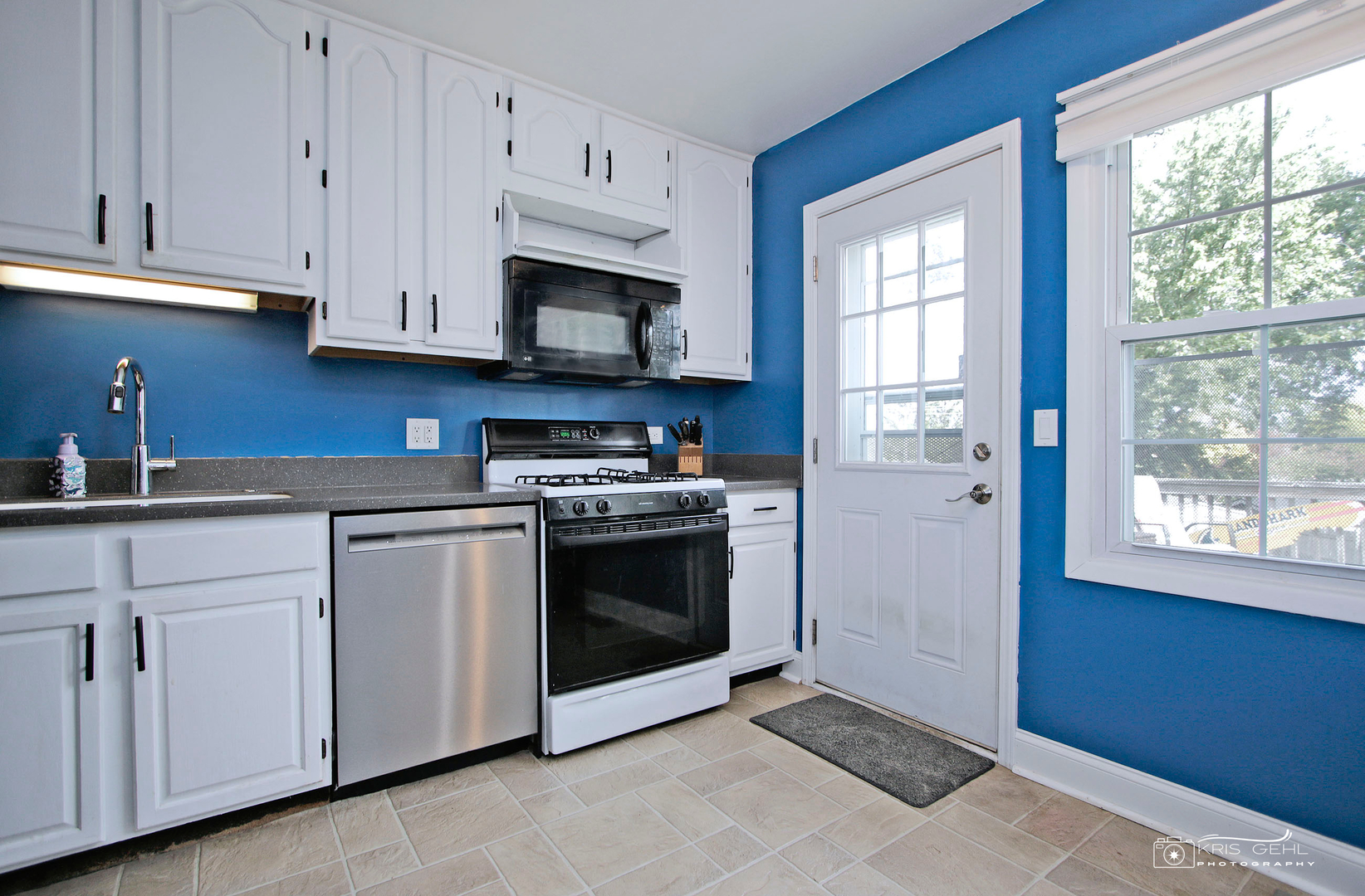 548 Northgate Road Lindenhurst, IL 60046 - Photo 6 of 19