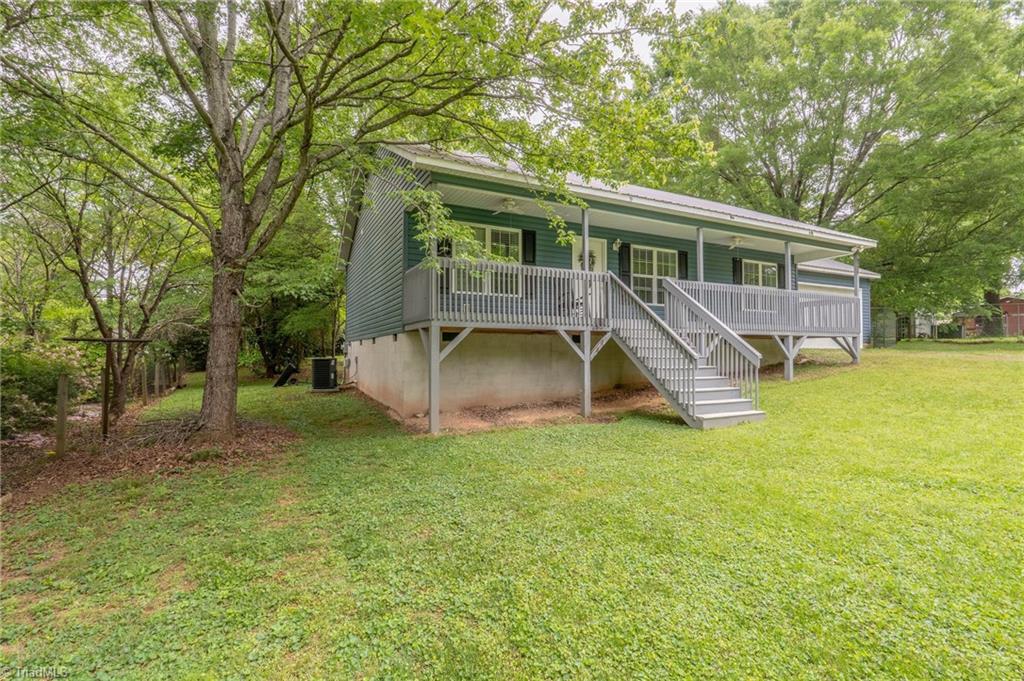 577 Fairgrove Road Thomasville, NC 27360 - Photo 3 of 19 Gallery Image 3