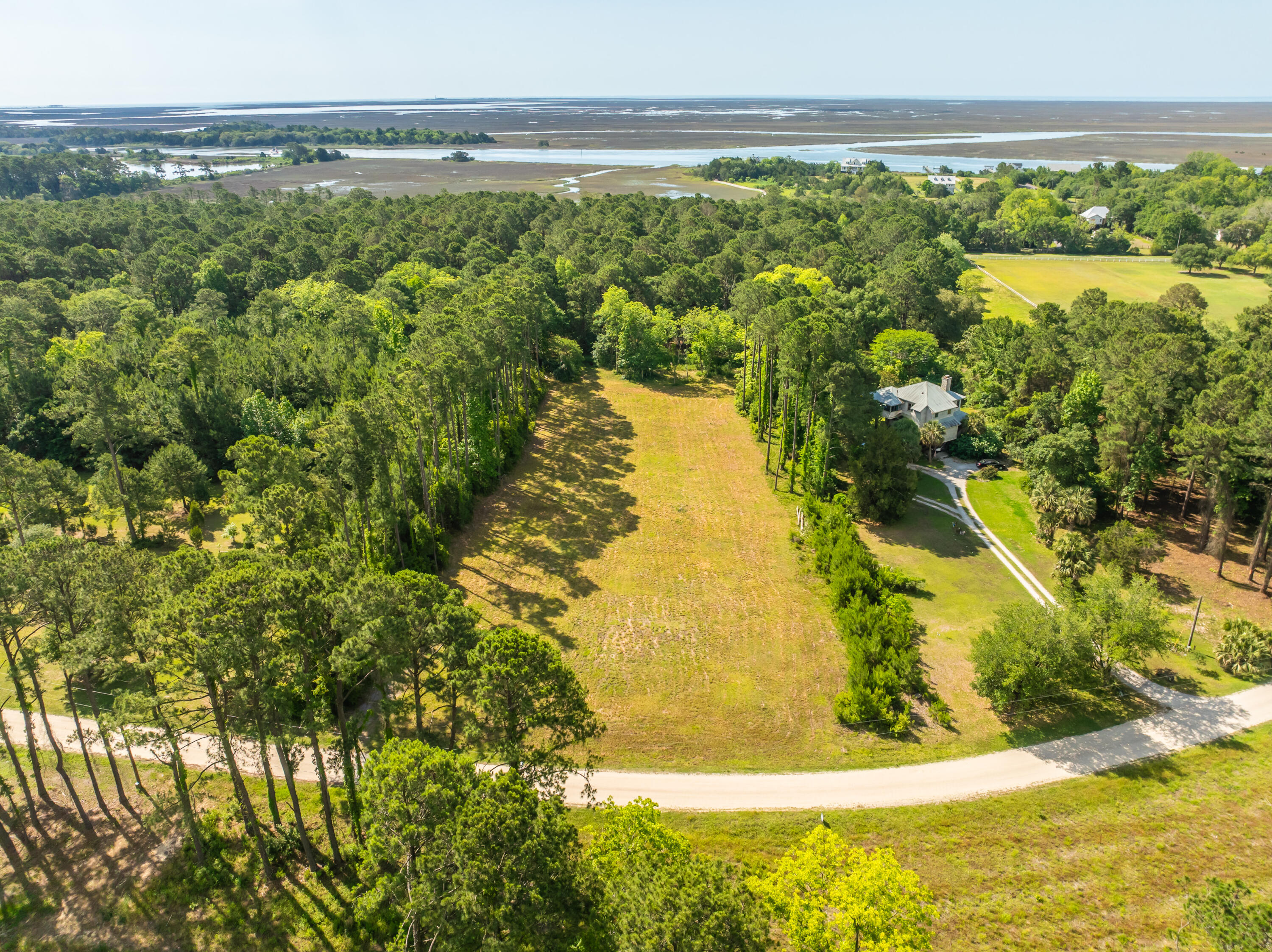 317 McClellan Avenue McClellanville, SC 29458 - Photo 5 of 18 317McClellanAve-KeenEyeMarketing-024