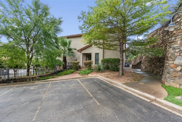 $849,000 | 2226 Westlake Drive, Unit 13, Austin, TX 78746
