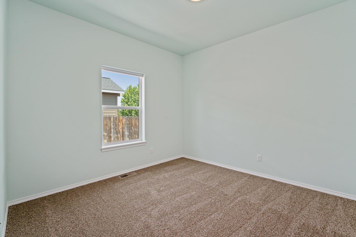 392 Southeast Soft Tail Loop Bend, OR 97702 - Photo 34 of 52 Bedroom #2