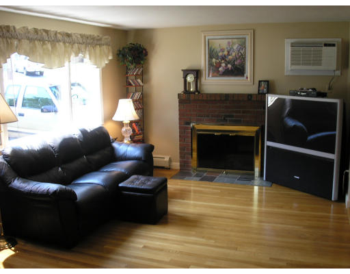 43 Downing Road Peabody, MA 01960 - Photo 5 of 13 Gallery Image 5