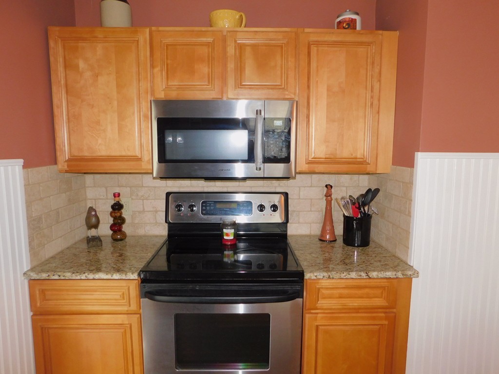 202 Edendale Street Springfield, MA 01104 - Photo 6 of 23 Gallery Image 6