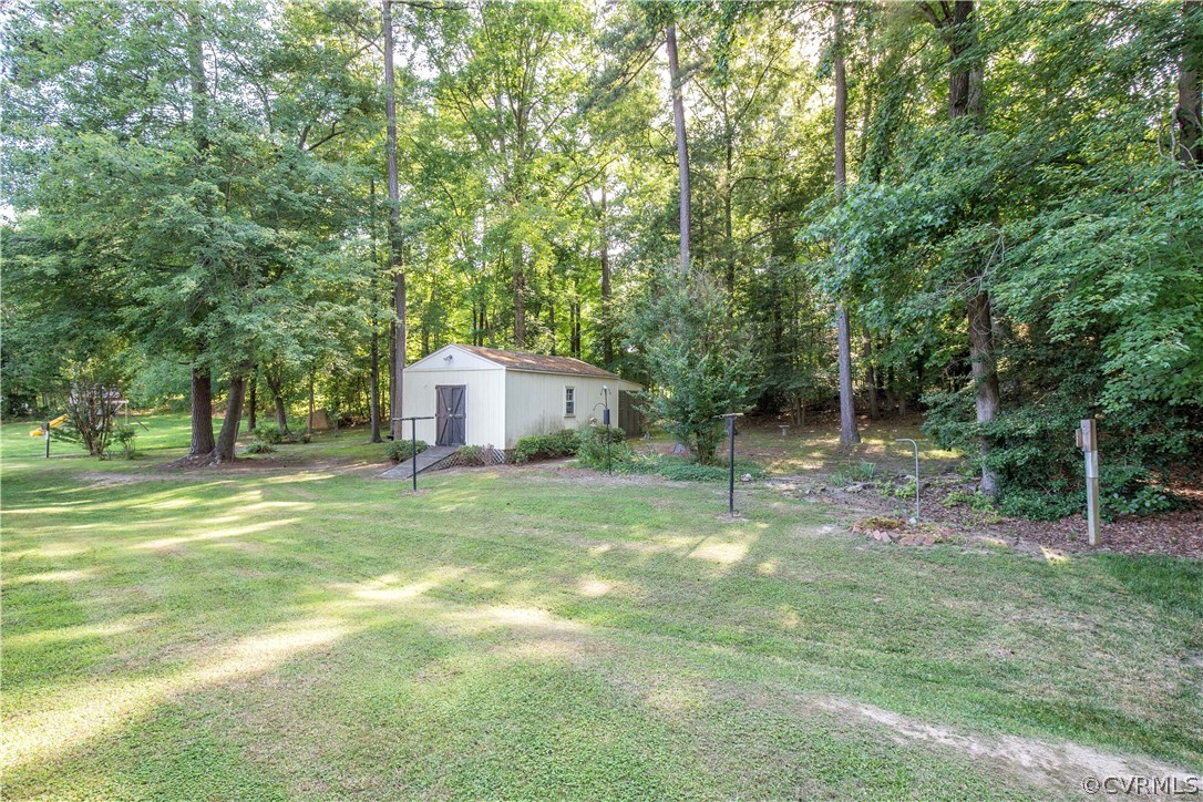 4320 Oxbridge Road Richmond, VA 23236 - Photo 3 of 33 Gallery Image 3