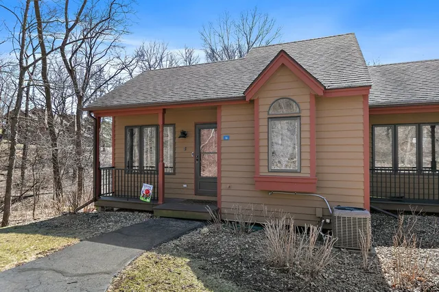 $254,999 | 16 Oak Glen Drive, Galena, IL 61036