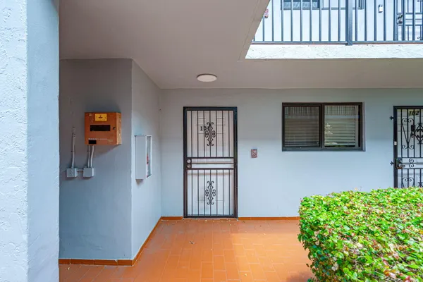 $2,700 | 1340 West 41st Street, Unit 101, Hialeah, FL 33012