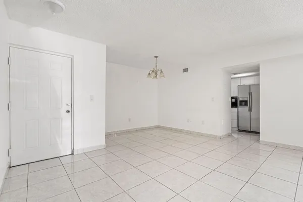 $2,700 | 1340 West 41st Street, Unit 101, Hialeah, FL 33012
