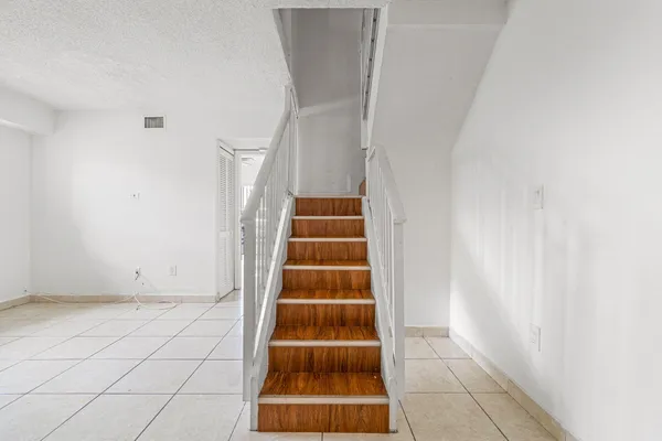 $2,700 | 1340 West 41st Street, Unit 101, Hialeah, FL 33012