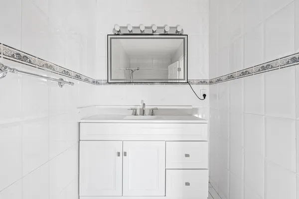 $2,700 | 1340 West 41st Street, Unit 101, Hialeah, FL 33012