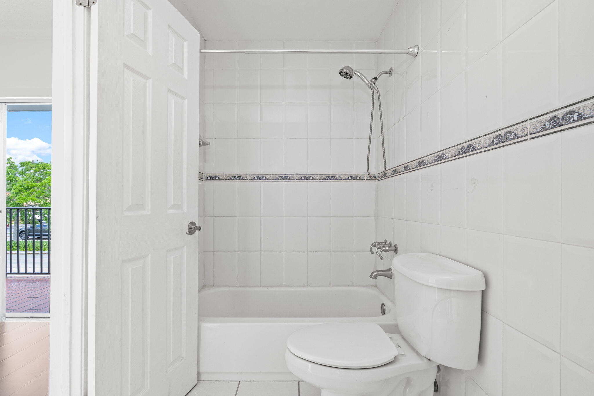 1340 West 41st Street, Unit 101 Hialeah, FL 33012 - Photo 24 of 41 27-web-or-mls-27