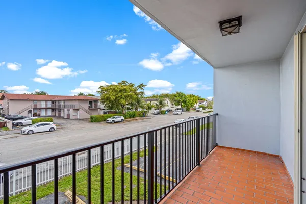 $2,700 | 1340 West 41st Street, Unit 101, Hialeah, FL 33012