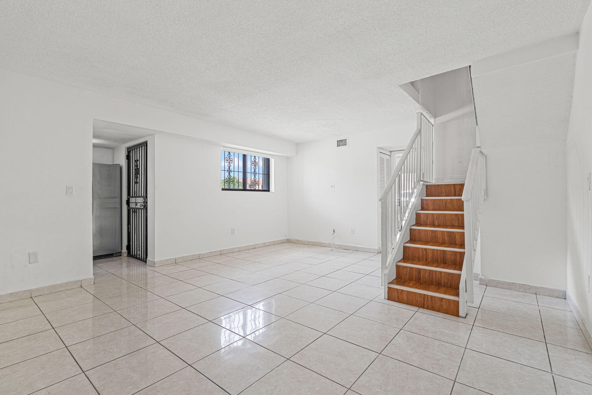 1340 West 41st Street, Unit 101 Hialeah, FL 33012 - Photo 3 of 41 6-web-or-mls-06