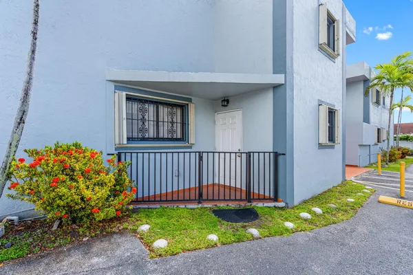 $2,700 | 1340 West 41st Street, Unit 101, Hialeah, FL 33012